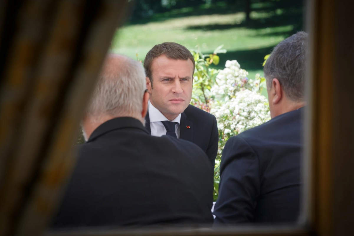 Macron a dizolvat Parlamentul imediat după alegerile de duminică. Ce alte momente tensionate au marcat scrutinul