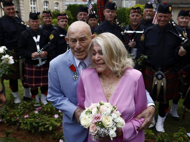 Dragostea nu are vârstă. Un veteran din al Doilea Război Mondial s-a căsătorit la 100 de ani