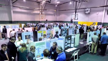 Trei elevi sunt premiați la International Science and Engineering Fair. Hawk Wing reduce consumul de carbon