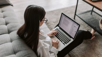 Angajații din România preferă munca de acasă. Antreprenor: „Companiile din România trebuie să fie pregătite pentru acest mod de lucru”