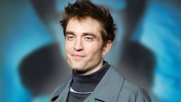 Robert Pattinson va face un remake al unuia dintre cele mai bune filme de groază din anii ’80. Când apare pelicula