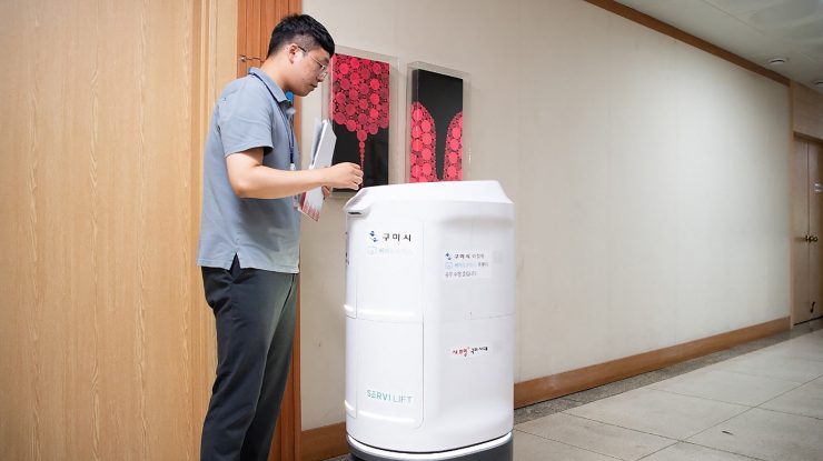 Primul robot care s-a sinucis a lăsat Coreea de Sud cu inima frântă: „Era de-al nostru”. Robotul lucra din 2023 la o primărie și era unul dintre cei mai buni angajați