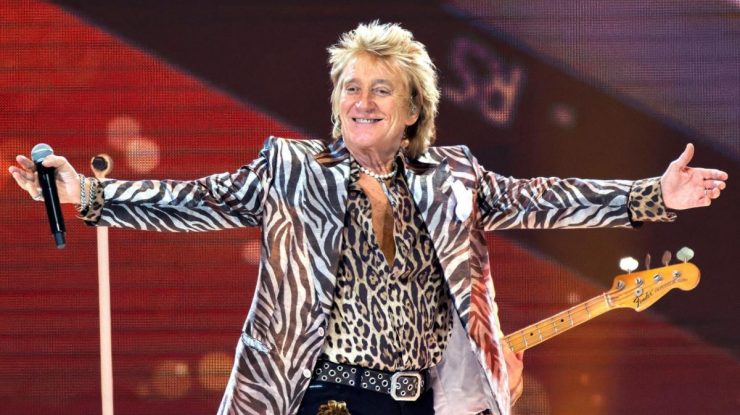 Sir Rod Stewart ar fi fost huiduit în momentul în care au fost prezentate fotografii cu Volodimir Zelenski la un concert în Germania
