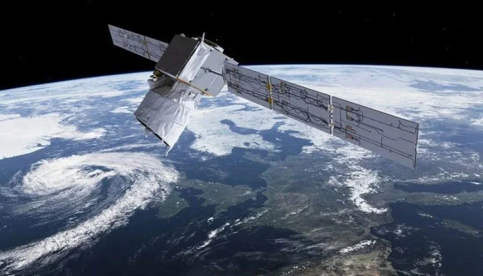 Resturi periculoase ale sateliților poluează spațiul din jurul Pământului. NASA caută soluții înainte să fie prea târziu