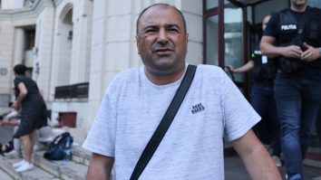 Circ la Parchetul General. Silvestru Șoșoacă e foarte supărat pe Diana Șoșoacă, care i-ar fi făcut sesizarea privind falsificarea semnăturilor / Liderii AUR au ieșit să protesteze