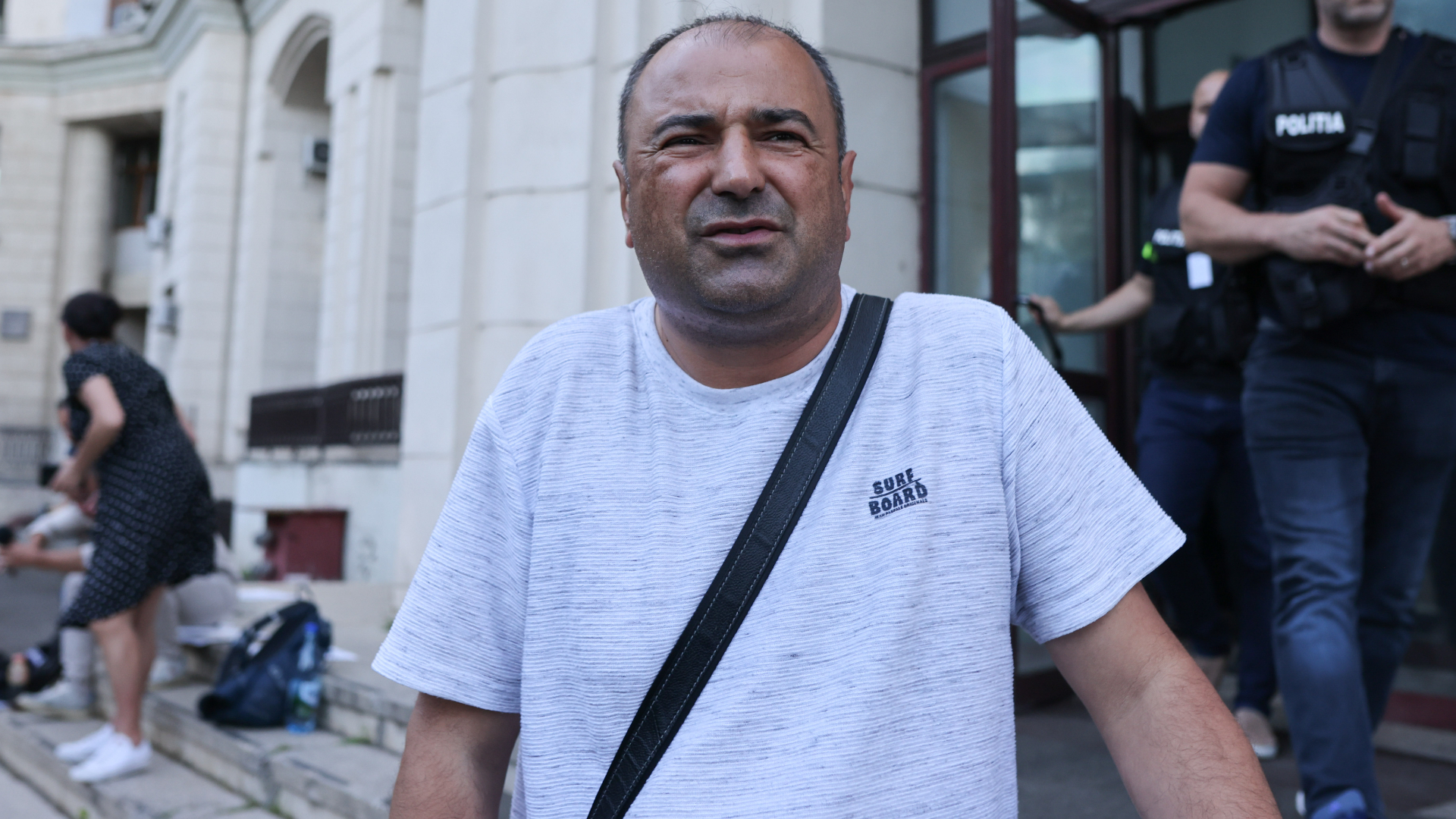 Circ la Parchetul General. Silvestru Șoșoacă e foarte supărat pe Diana Șoșoacă, care i-ar fi făcut sesizarea privind falsificarea semnăturilor / Liderii AUR au ieșit să protesteze