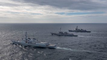 SUA, Coreea de Sud și Japonia au convenit să organizeze exerciții militare trilaterale în această vară. Decizia vine pe fondul crizelor politice din cele trei țări și amenințărilor externe