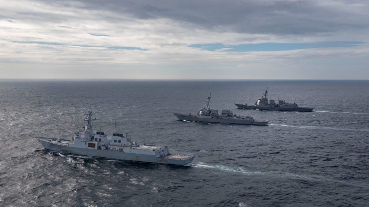 SUA, Coreea de Sud și Japonia au convenit să organizeze exerciții militare trilaterale în această vară. Decizia vine pe fondul crizelor politice din cele trei țări și amenințărilor externe