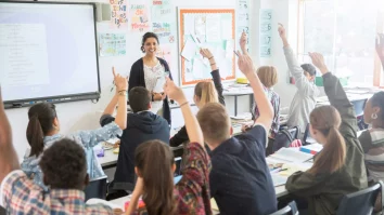 Românii aleg cursurile de formare profesională în detrimentul universităților. Student: „Poate fi mai interesant pentru un elev să urmărească un profesor care lucrează în domeniul respectiv”