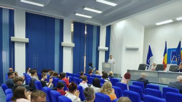 De ce ne pleacă studenții din țară? Tinerii de 18 -19 ani părăsesc România imediat după ce ies de pe băncile liceelor