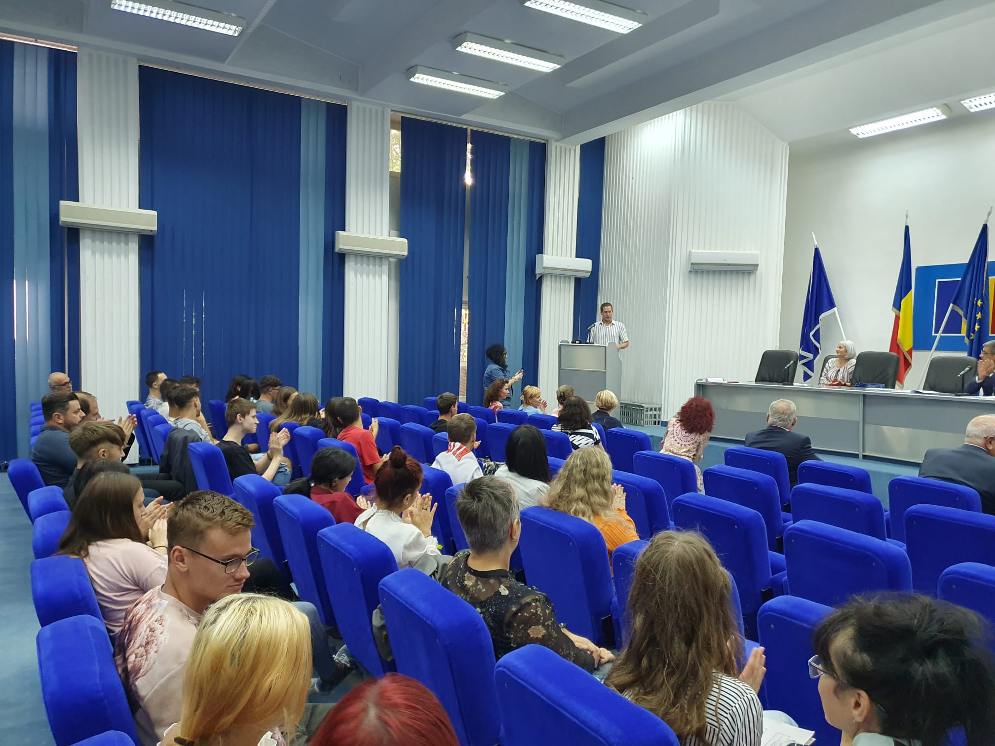 De ce ne pleacă studenții din țară? Tinerii de 18 -19 ani părăsesc România imediat după ce ies de pe băncile liceelor