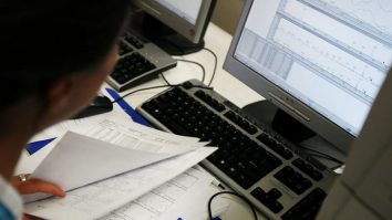 Tinerii nu sunt atrași să lucreze la stat. Doar 12% dintre angajații la stat au vârste cuprinse între 18 ani și 35 de ani