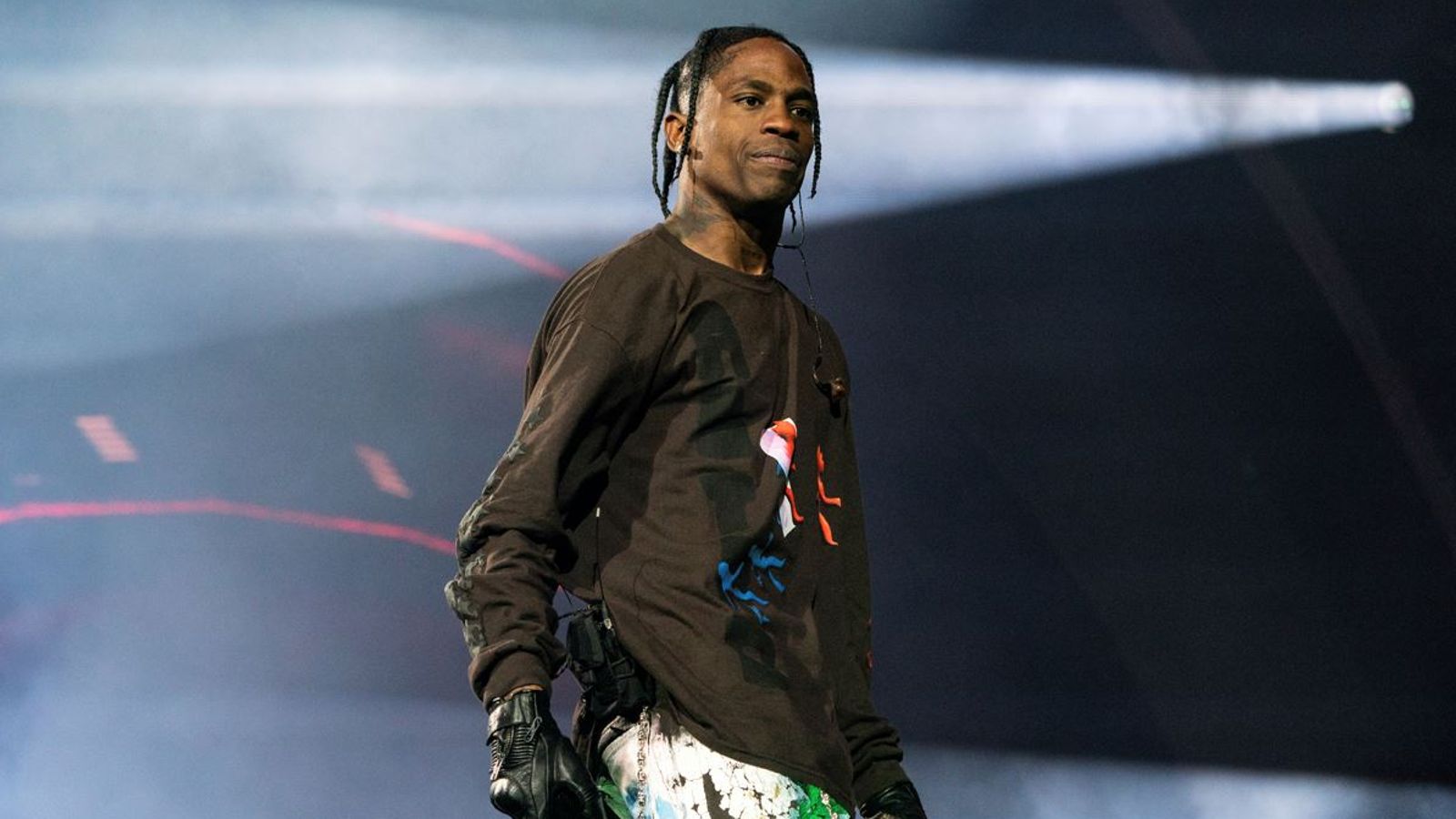 Travis Scott a fost arestat în Miami pentru „tulburarea ordinii publice și violarea de domiciliu”