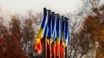 La fix, patrioți! Ministerul Educației cere programe speciale în școli de Ziua Eroilor