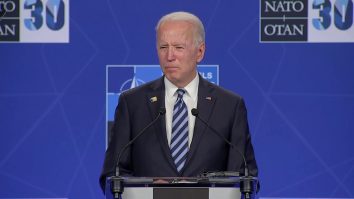 Discursul lui Biden la conferința de presă NATO nu a mers conform planului. Președintele a făcut gafă după gafă