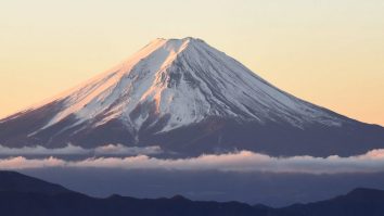 Japonia pune taxa pe supraturism. De la 1 iulie vei plăti 13 dolari pentru a urca pe Muntele Fuji