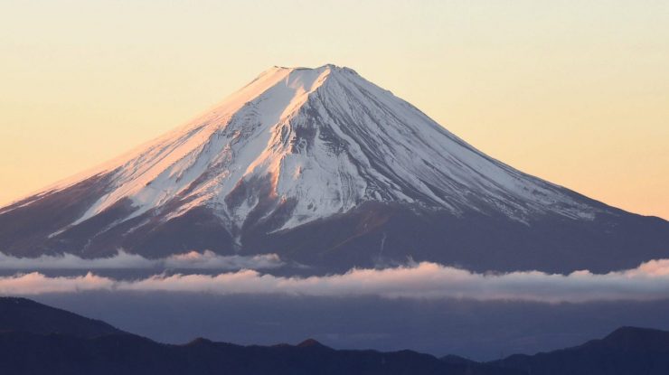 Japonia pune taxa pe supraturism. De la 1 iulie vei plăti 13 dolari pentru a urca pe Muntele Fuji