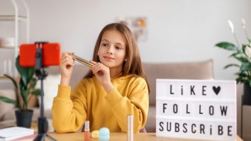 Noua lege americană: Copiii influenceri primesc partea lor din bani. Ce sumă vor primi cei mici