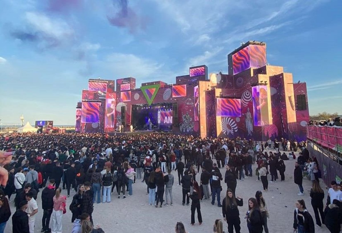 Macanache a încurcat BEACH, PLEASE! cu Neversea. Ce surpriză le-a făcut Selly fanilor