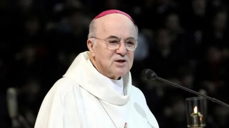 Unul dintre cei mai mari critici ai Papei Francisc a fost excomunicat de Vatican. Ce a dus la această decizie