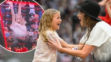 VIDEO. Moment emoționant la concertul lui Taylor Swift din Hamburg. O fetiță a devenit virală după ce artista i-a oferit legendara pălărie a piesei „22″