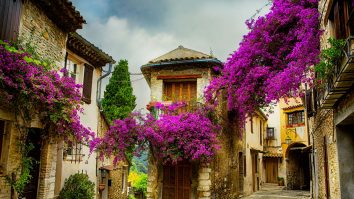 Parisul și-a recăpătat titulatura de capitală a artei, iar Coasta de Azur redă atmosfera unei Franțe glorioase