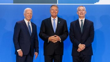 România vrea mai mulți militari francezi. Iohannis cere 4.000 pentru transformarea nivelului de la batalion la brigadă
