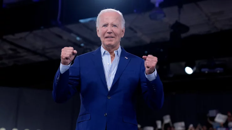„Nu plec nicăieri”: Biden organizează un miting în Michigan, în timp ce solicitările de a se retrage persistă