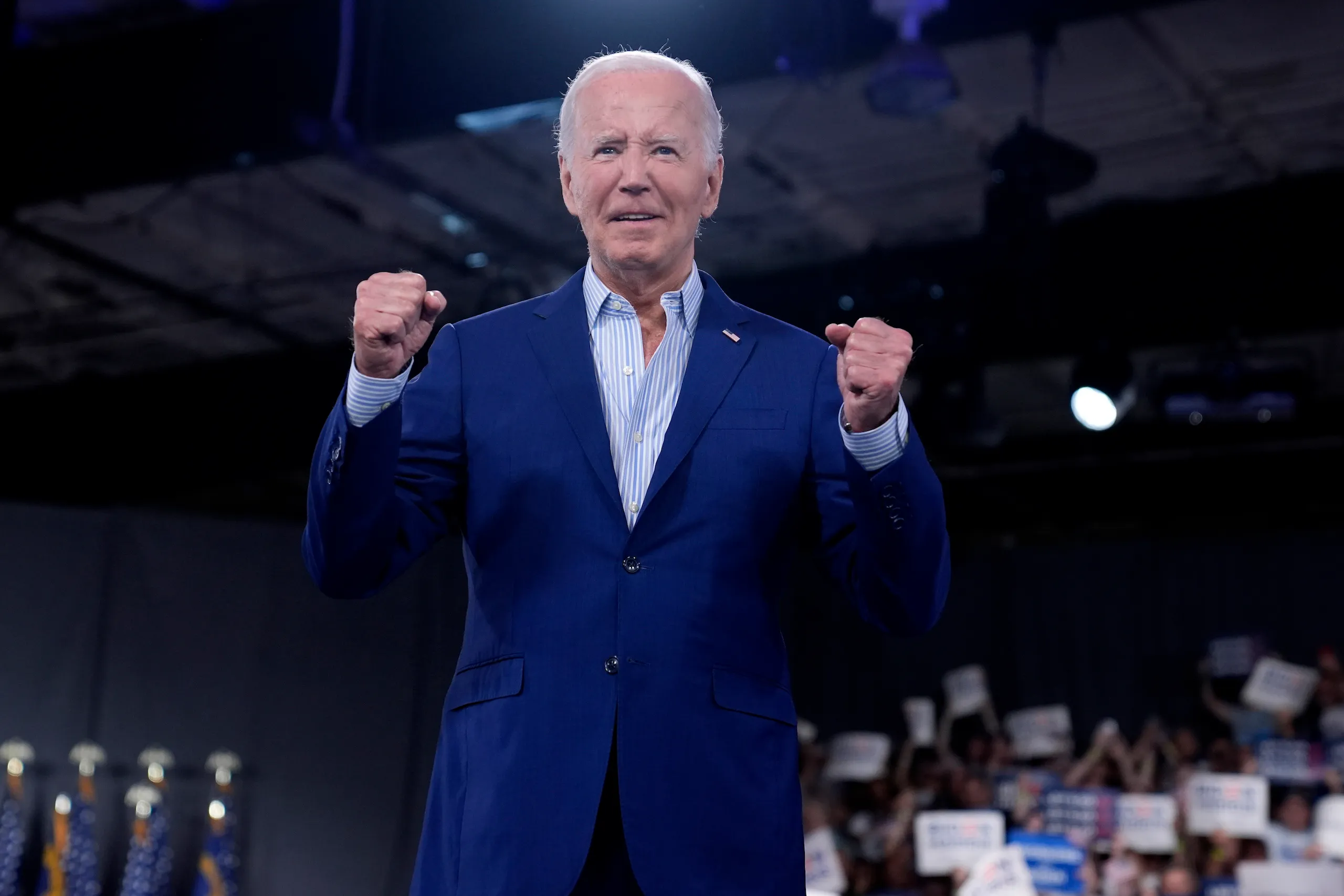 „Nu plec nicăieri”: Biden organizează un miting în Michigan, în timp ce solicitările de a se retrage persistă