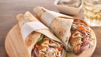 Ieri a fost Ziua Internațională a Kebabului. România acoperă 69% dintre comenzile de kebab din Sud-Estul Europei