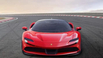 Ferrari lansează primul EV în 2025. Modelul promite o tranziție „the right way” către electrificare. Care e prețul vehiculat