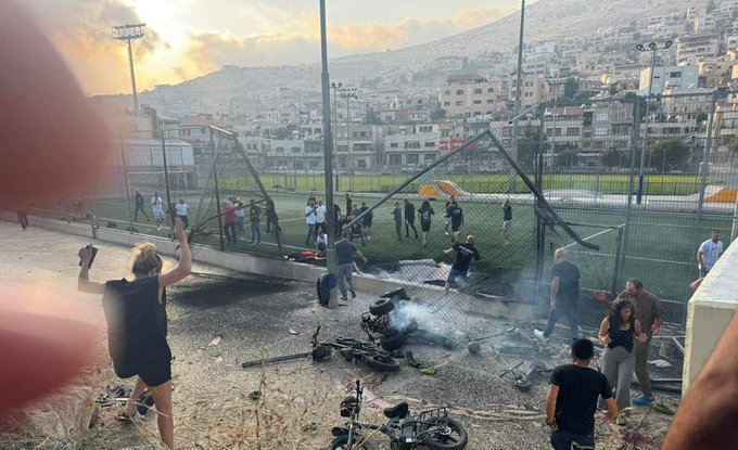 Israelul acuză Hezbollah de cel mai sângeros atac cu rachetă de la începutul războiului din Gaza, în Platoul Golan. Peste 11 oameni au fost uciși, inclusiv copii: „Ne apropiem de război total”