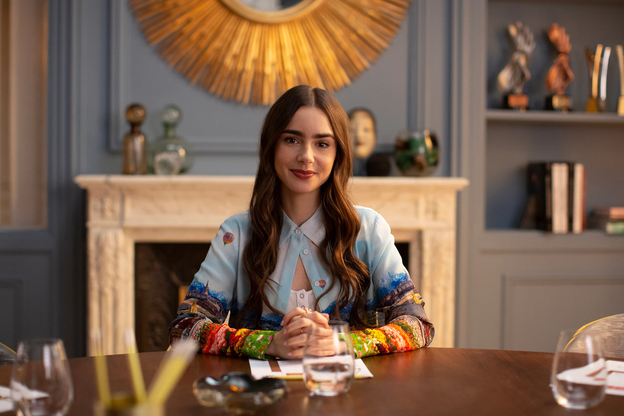 VIDEO. Netflix lansează trailerul sezonului 4 din „Emily in Paris”. Protagonista este pregătită pentru noi aventuri franțuzești