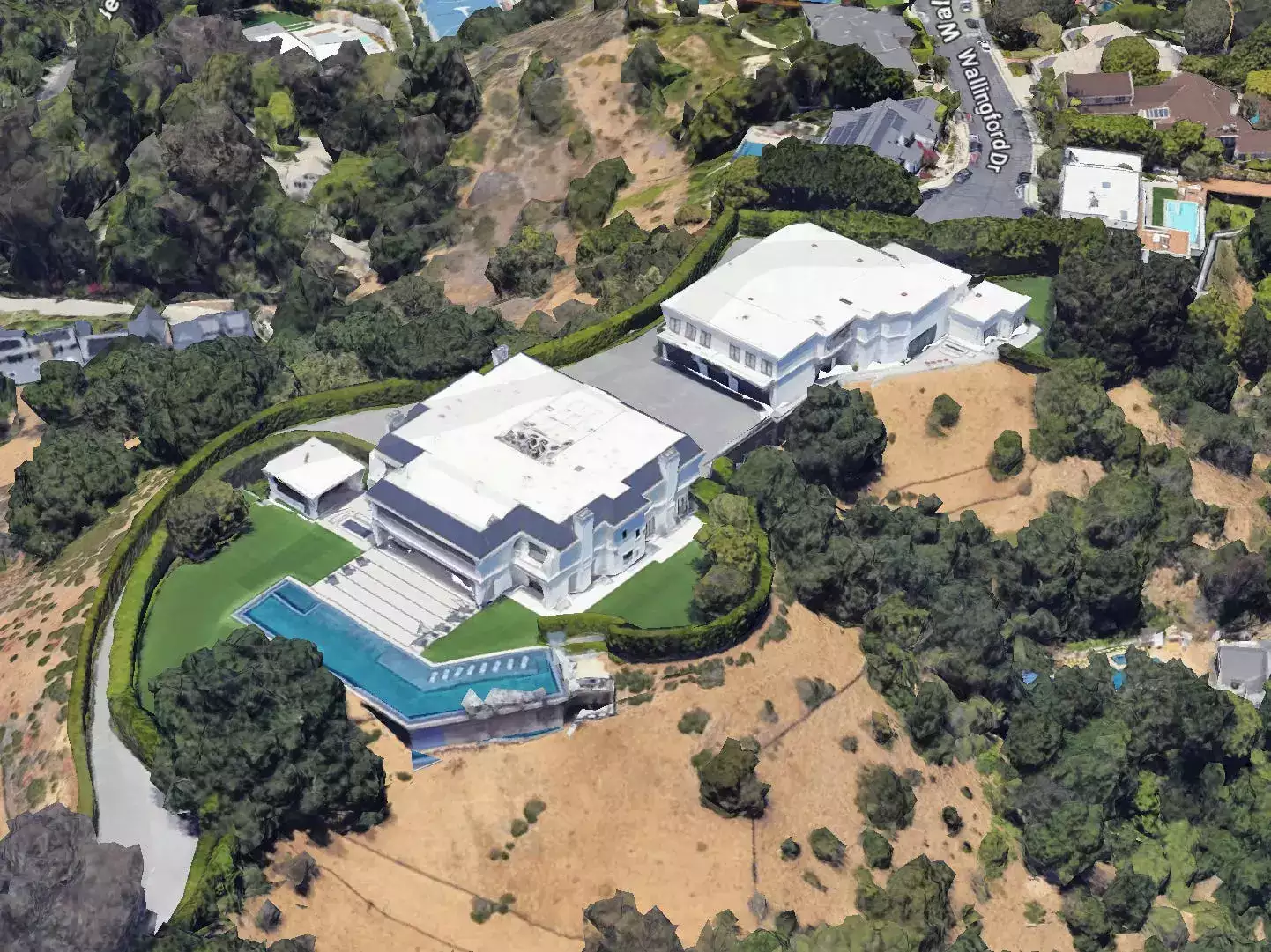Jennifer Lopez și Ben Affleck își vând casa din Beverly Hills cu 68 de milioane de dolari. Proprietatea are 12 dormitoare și 24 de băi