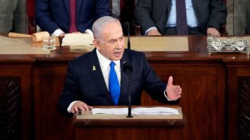 Benjamin Netanyahu amenință cu represalii dure după atacul grupării Hezbollah din Liban, care a ucis 12 copii și a rănit alte 44 de persoane