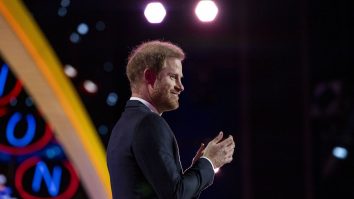 Prințul Harry urmează să primească un premiu pentru veterani. 63.000 de persoane solicită o regândire a deciziei