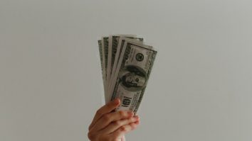 STUDIU. Aduc banii fericirea? Americanii nu sunt la fel de fericiți după ce câștigă mai mult de 100.000 $/an