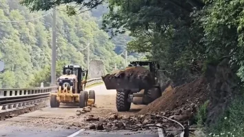 Un sfert din lucrările de pe Valea Oltului s-au finalizat în primele șapte zile de când drumul a fost închis