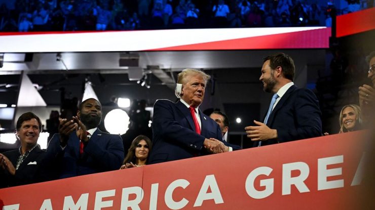 FOTO-VIDEO: Trump a venit bandajat la Convenția Națională Republicană