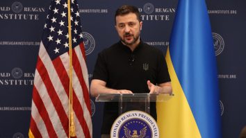 Zelenski face un apel disperat către NATO: „Ajutați acum Ucraina, înainte de alegerile din SUA”