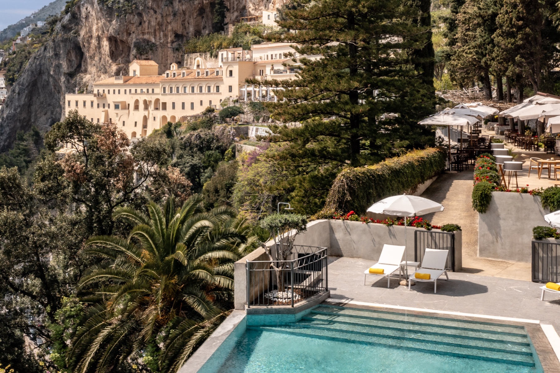 Unde mergi în vacanță? Anantara Convento di Amalfi, situat într-o mănăstire Capucin, oferă o experiență istorică și luxoasă