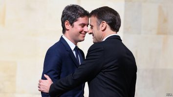 Emmanuel Macron respinge oferta de demisie a premierului Gabriel Attal