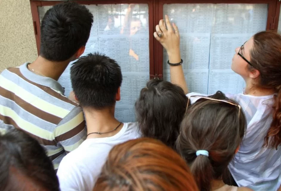 99.371 de elevi au promovat examenul de Bacalaureat de anul acesta. Este cea mai mare rată de promovabilitate din ultimii 15 ani