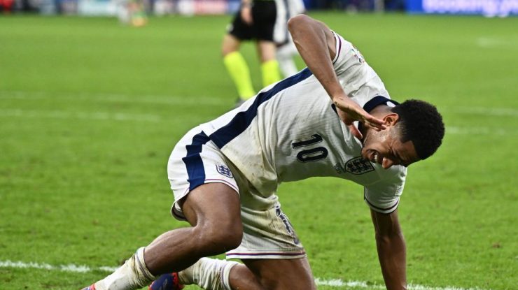 Jude Bellingham, mijlocașul Angliei, este anchetat de UEFA pentru un gest obscen făcut către banca Slovaciei, după ce a marcat golul de egalare în prelungiri la EURO 2024