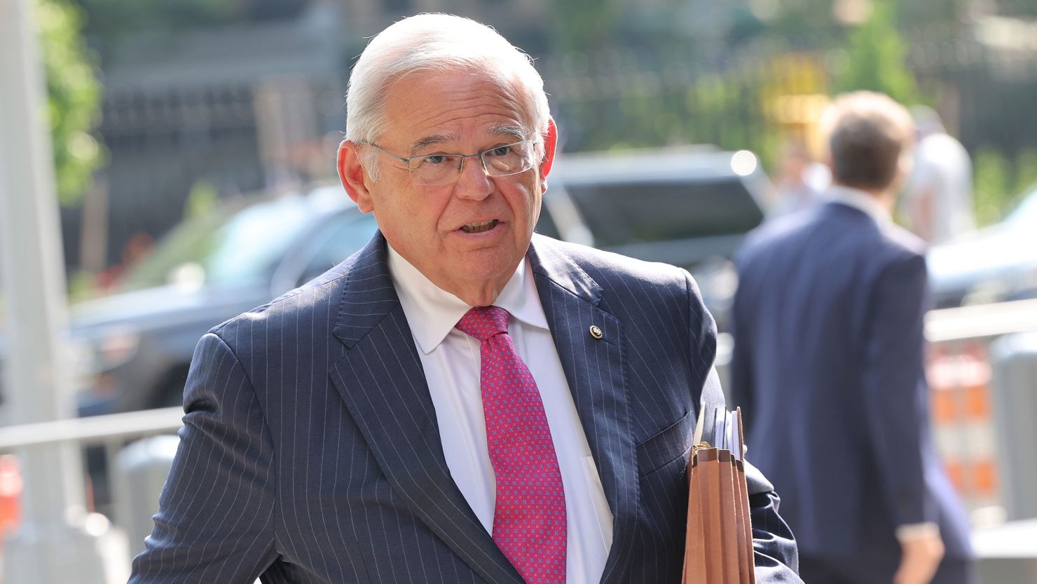Bob Menendez a fost găsit vinovat pentru 16 capete de acuzare. Parlamentarii democrați i-au cerut să se retragă din Congres