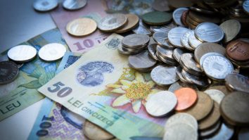 România a încheiat primele 9 luni ale anului cu un deficit bugetar de 102 miliarde lei, reprezentând 5,39% din PIB, faţă de 5,47% în 2024. Veniturile au crescut cu 12,3%, în timp ce cheltuielile au crescut cu 11,2%