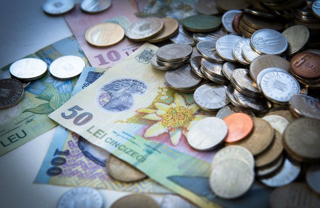 România a încheiat primele 9 luni ale anului cu un deficit bugetar de 102 miliarde lei, reprezentând 5,39% din PIB, faţă de 5,47% în 2024. Veniturile au crescut cu 12,3%, în timp ce cheltuielile au crescut cu 11,2%
