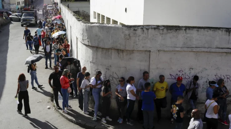 Secțiile de votare se închid în Venezuela. Nicolás Maduro candidează pentru al treilea mandat. Ce șanse are Edmundo González