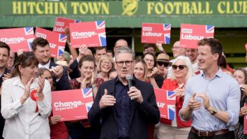 Partidul Laburist a câștigat 409 din cele 650 de locuri din parlamentul britanic. Conservatorii pierd puterea după 14 ani şi au cel mai mic număr de parlamentari din istoria postbelică