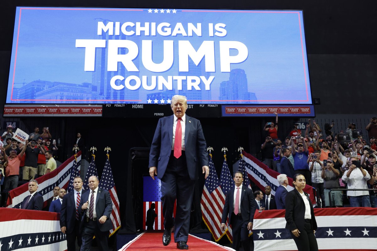 Trump participă la primul miting electoral după tentativa de asasinat: „Am încasat un glonț pentru democrație”